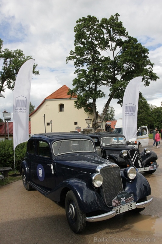 2020. gada 25. jūlijā no Rīgas Motormuzeja uz Cēsīm startēja retro auto parāde 2020. gada 25. jūlijā no Rīgas Motormuzeja uz Cēsīm startēja retro auto parāde