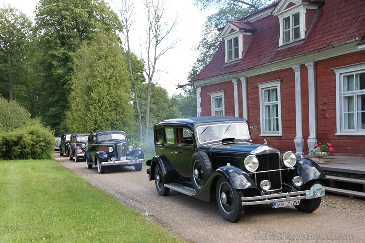 2020. gada 25. jūlijā no Rīgas Motormuzeja uz Cēsīm startēja retro auto parāde 2020. gada 25. jūlijā no Rīgas Motormuzeja uz Cēsīm startēja retro auto parāde
