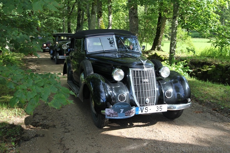2020. gada 25. jūlijā no Rīgas Motormuzeja uz Cēsīm startēja retro auto parāde 2020. gada 25. jūlijā no Rīgas Motormuzeja uz Cēsīm startēja retro auto parāde