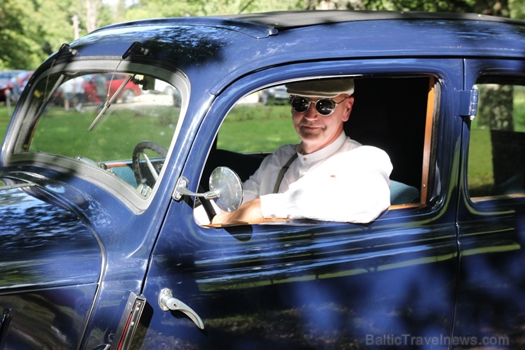 2020. gada 25. jūlijā no Rīgas Motormuzeja uz Cēsīm startēja retro auto parāde 2020. gada 25. jūlijā no Rīgas Motormuzeja uz Cēsīm startēja retro auto parāde
