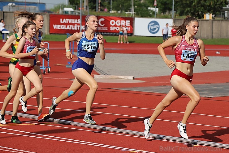 Indra Mackeviča Latvijas izlases sastāvā izcīna Baltijas vieglatlētikas U16 čempionātā 3.vietu 800 metru skrējienā. Foto: Anita Stukāne Indra Mackeviča Latvijas izlases sastāvā izcīna Baltijas vieglatlētikas U16 čempionātā 3.vietu 800 metru skrējienā. Foto: Anita Stukāne 287533