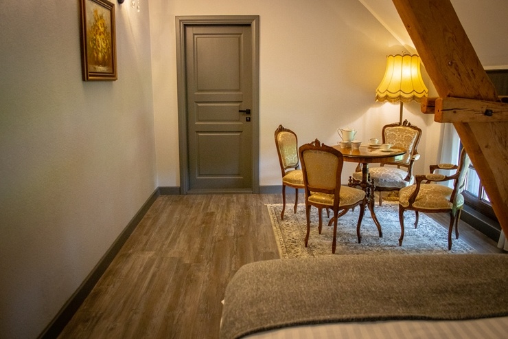 Pirmās bildes no sajūtu viesu mājas «Donas» Smiltenes novadā, kur pirms atklāšanas prezentē unikālu interjeru (+37126447772). Foto: Alise Erģe Pirmās bildes no sajūtu viesu mājas «Donas» Smiltenes novadā, kur pirms atklāšanas prezentē unikālu interjeru (+37126447772). Foto: Alise Erģe 287900