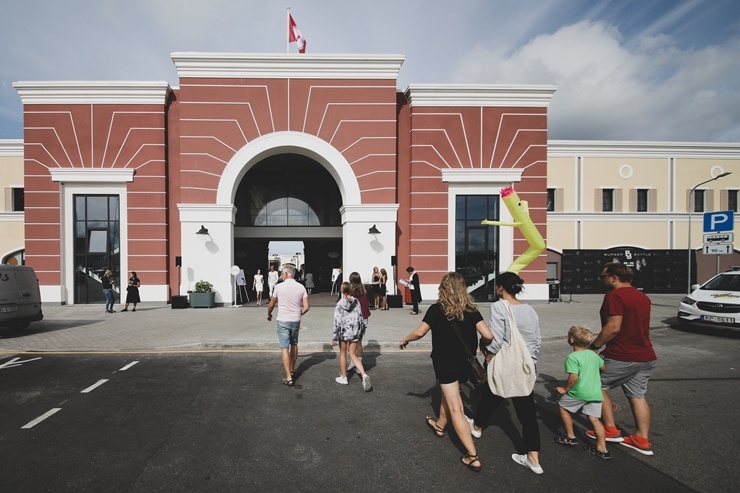Pierīgā atklāj Baltijā lielāko outlet ciematu 288345