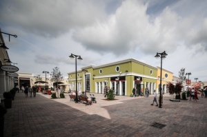Pierīgā atklāj Baltijā lielāko outlet ciematu 