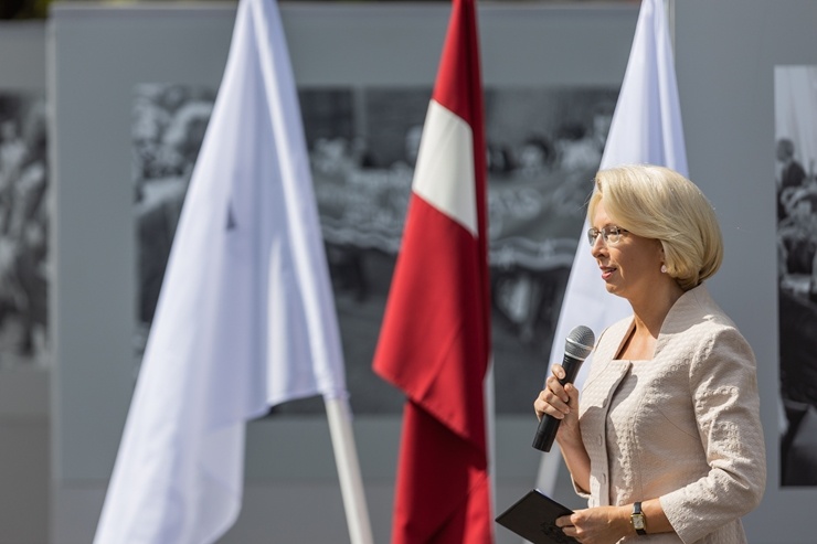 Brīvības laukumā atklāj Latvijas neatkarības atjaunošanas trīsdesmitgadei veltītu lielformāta fotoizstādi Brīvības laukumā atklāj Latvijas neatkarības atjaunošanas trīsdesmitgadei veltītu lielformāta fotoizstādi 289024