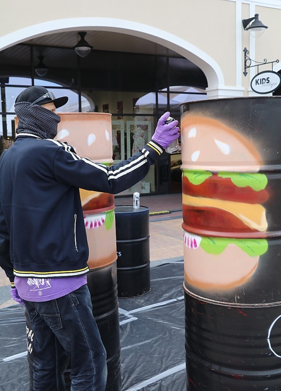 «Burger Battle» pirmo reizi Latvijā, «Via Jurmala Outlet Village», nosaka uzvarētāju - Viktors Ravdive (Resto-Rātors) «Burger Battle» pirmo reizi Latvijā, «Via Jurmala Outlet Village», nosaka uzvarētāju - Viktors Ravdive (Resto-Rātors) 289158