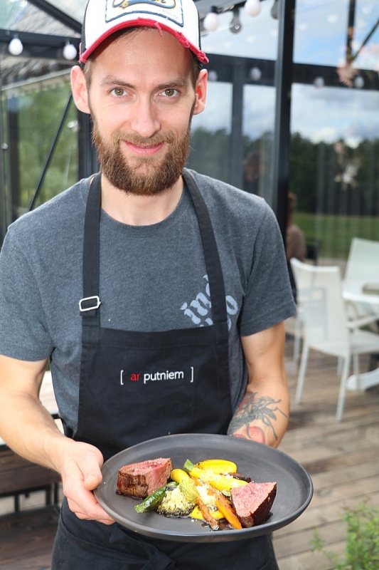 Travelnews.lv iepazīst, nogaršo un izbauda strausu un kazu fermas «Nornieki» viesmīlību Kuldīgas novadā Travelnews.lv iepazīst, nogaršo un izbauda strausu un kazu fermas «Nornieki» viesmīlību Kuldīgas novadā 289441