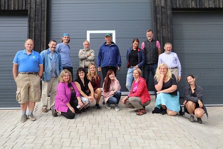 Travelnews.lv iepazīst, nogaršo un izbauda strausu un kazu fermas «Nornieki» viesmīlību Kuldīgas novadā Travelnews.lv iepazīst, nogaršo un izbauda strausu un kazu fermas «Nornieki» viesmīlību Kuldīgas novadā 289476