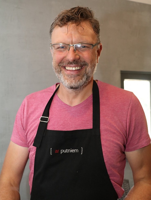 Travelnews.lv iepazīst, nogaršo un izbauda strausu un kazu fermas «Nornieki» viesmīlību Kuldīgas novadā Travelnews.lv iepazīst, nogaršo un izbauda strausu un kazu fermas «Nornieki» viesmīlību Kuldīgas novadā 289480