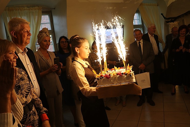 Vecrīgas restorānā «La Felicita» oficiāli prezentē Albano Karisi un Čārlza Gudžera dziesmu Latvijai Vecrīgas restorānā «La Felicita» oficiāli prezentē Albano Karisi un Čārlza Gudžera dziesmu Latvijai 289567