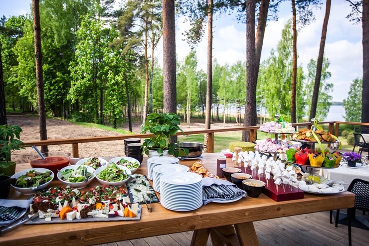 Nosvini jaunā mācību gada sākumu restorānā Baltvilla ar bagātīgu bufetes galdu un krāšņiem svētku desertiem visām gaumēm Nosvini jaunā mācību gada sākumu restorānā Baltvilla ar bagātīgu bufetes galdu un krāšņiem svētku desertiem visām gaumēm 289722