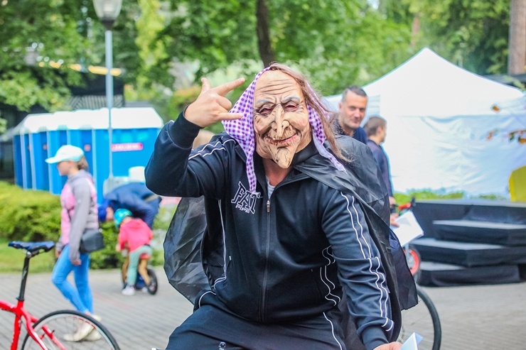 Dzintaros norisinājās jau desmitais Jūrmalas velomaratons, kas kopā pulcējis vairāk nekā 1500 dalībnieku Dzintaros norisinājās jau desmitais Jūrmalas velomaratons, kas kopā pulcējis vairāk nekā 1500 dalībnieku 289948
