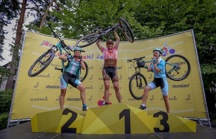 Dzintaros norisinājās jau desmitais Jūrmalas velomaratons, kas kopā pulcējis vairāk nekā 1500 dalībnieku Dzintaros norisinājās jau desmitais Jūrmalas velomaratons, kas kopā pulcējis vairāk nekā 1500 dalībnieku 289997