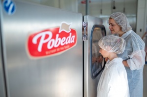 Tūristi ekskursijās var uzzināt «Pobeda Confectionery» garšas noslēpumus 