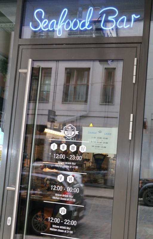 Travelnews.lv direktors vinnē derības par 50 austerēm, kuras noēd 40 minūšu laikā, Rīgas restorānā «Zivju lete» Travelnews.lv direktors vinnē derības par 50 austerēm, kuras noēd 40 minūšu laikā, Rīgas restorānā «Zivju lete» 290318