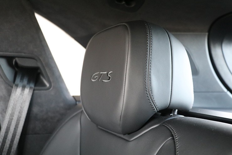 Travelnews.lv apceļo Rīgu ar jaudīgo un jauno «Porsche Cayenne GTS» 290921