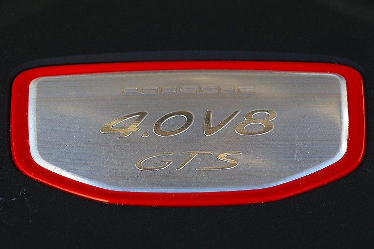 Travelnews.lv apceļo Rīgu ar jaudīgo un jauno «Porsche Cayenne GTS» 290924
