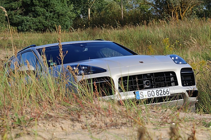 Travelnews.lv apceļo Rīgu ar jaudīgo un jauno «Porsche Cayenne GTS» 290934
