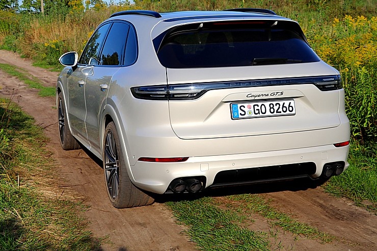 Travelnews.lv apceļo Rīgu ar jaudīgo un jauno «Porsche Cayenne GTS» 290939