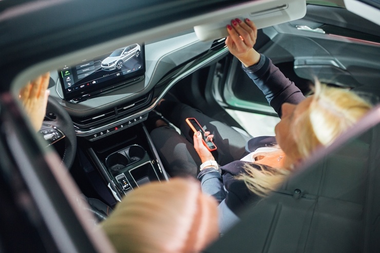 Rīgā tikai dažas dienas prezentē jauno un elektrisko ŠKODA ENYAQ iV 291293