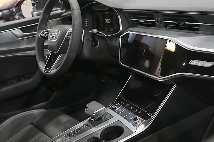 Trīs dienas Ķīpsalā pulcējas autofani uz starptautisko autoindustrijas izstādi ««Auto 2020»» 291477