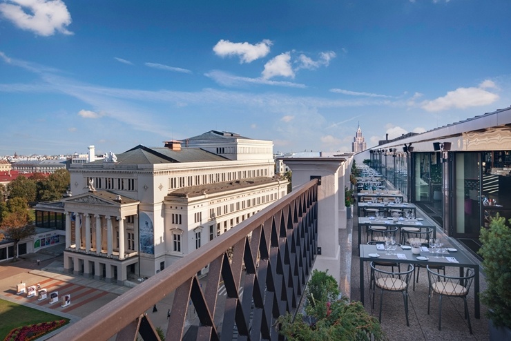 Rīgā Francijas prezidents Emanuels Makrons ar kundzi Brižitu Makronu izvēlas «Grand Hotel Kempinski Riga» Foto: Aksels Zirnis Rīgā Francijas prezidents Emanuels Makrons ar kundzi Brižitu Makronu izvēlas «Grand Hotel Kempinski Riga» Foto: Aksels Zirnis 291802