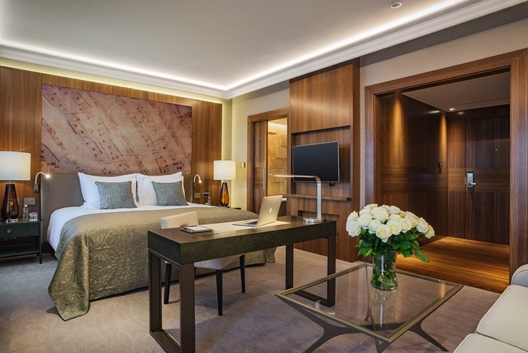 Rīgā Francijas prezidents Emanuels Makrons ar kundzi Brižitu Makronu izvēlas «Grand Hotel Kempinski Riga» Foto: Aksels Zirnis Rīgā Francijas prezidents Emanuels Makrons ar kundzi Brižitu Makronu izvēlas «Grand Hotel Kempinski Riga» Foto: Aksels Zirnis 291804
