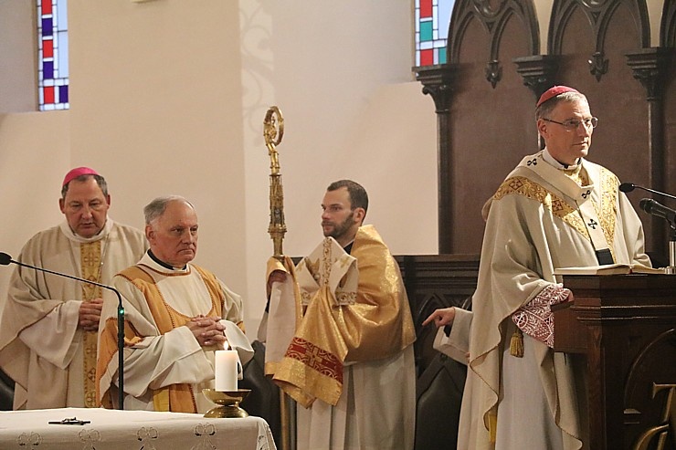 Rīgas Svētā Jēkaba Romas katoļu katedrālē ar svinīgu Sv.Misi atklāj «Svētā Meinarda mantojuma fondu» Rīgas Svētā Jēkaba Romas katoļu katedrālē ar svinīgu Sv.Misi atklāj «Svētā Meinarda mantojuma fondu» 291938