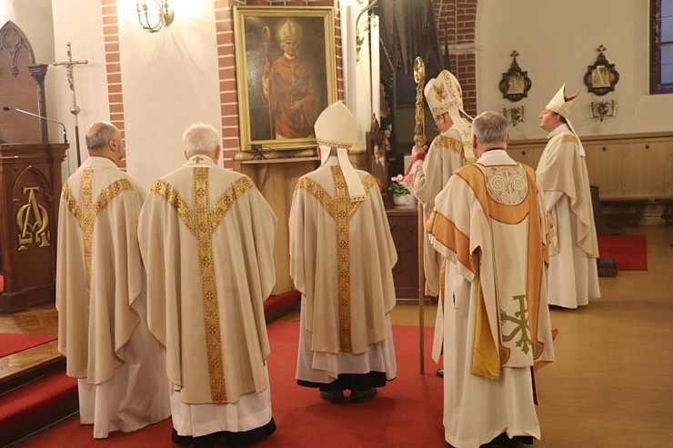 Rīgas Svētā Jēkaba Romas katoļu katedrālē ar svinīgu Sv.Misi atklāj «Svētā Meinarda mantojuma fondu» Rīgas Svētā Jēkaba Romas katoļu katedrālē ar svinīgu Sv.Misi atklāj «Svētā Meinarda mantojuma fondu» 291940