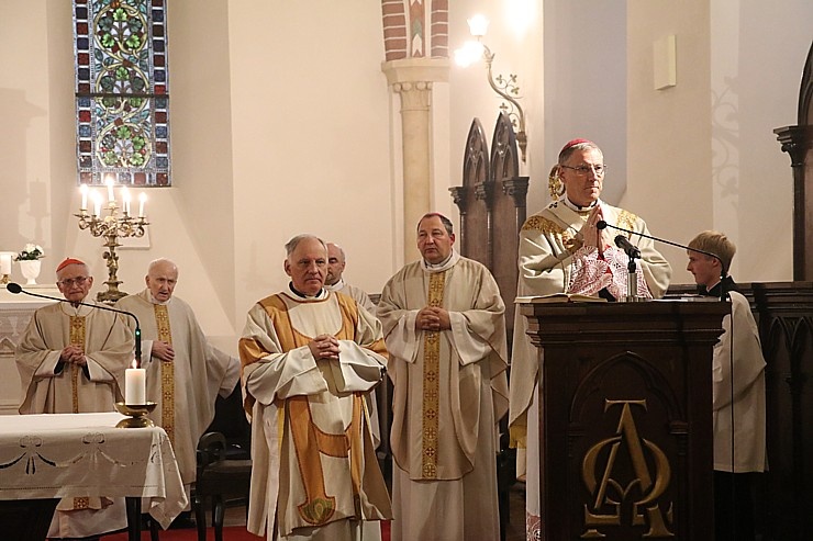 Rīgas Svētā Jēkaba Romas katoļu katedrālē ar svinīgu Sv.Misi atklāj «Svētā Meinarda mantojuma fondu» Rīgas Svētā Jēkaba Romas katoļu katedrālē ar svinīgu Sv.Misi atklāj «Svētā Meinarda mantojuma fondu» 291942