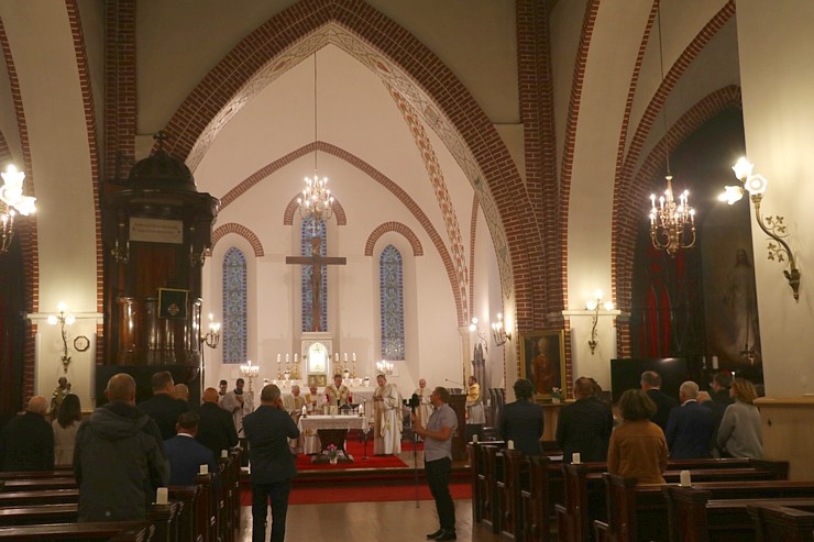 Rīgas Svētā Jēkaba Romas katoļu katedrālē ar svinīgu Sv.Misi atklāj «Svētā Meinarda mantojuma fondu» Rīgas Svētā Jēkaba Romas katoļu katedrālē ar svinīgu Sv.Misi atklāj «Svētā Meinarda mantojuma fondu» 291944