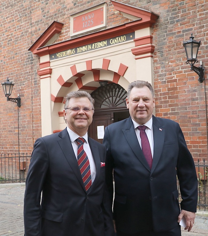 Rīgas Svētā Jēkaba Romas katoļu katedrālē ar svinīgu Sv.Misi atklāj «Svētā Meinarda mantojuma fondu» Rīgas Svētā Jēkaba Romas katoļu katedrālē ar svinīgu Sv.Misi atklāj «Svētā Meinarda mantojuma fondu» 291958