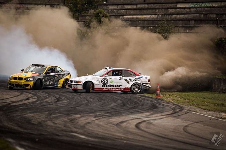 Biķernieku trasē sacenšas Baltijas labākie drifteri. Foto: driftlatvia.com 292113