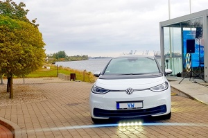 «Volkswagen Latvija» Pārdaugavas restorānā «Osta» saturīgi prezentē jauno «VW ID.3»