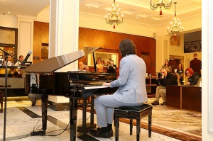 «Grand Hotel Kempinski Riga» Vecrīgā nelielām grupām rīko ekskluzīvu koncertu, ēdina un izguldina