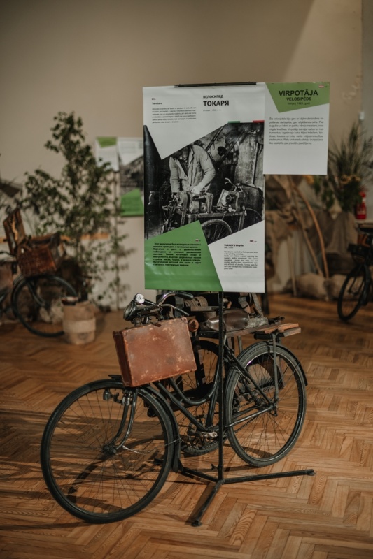 Sigulda vilina tūristus ar jaunu piedāvājumu - Retro velo izstādi. Foto: Ginta Zīverte 292239
