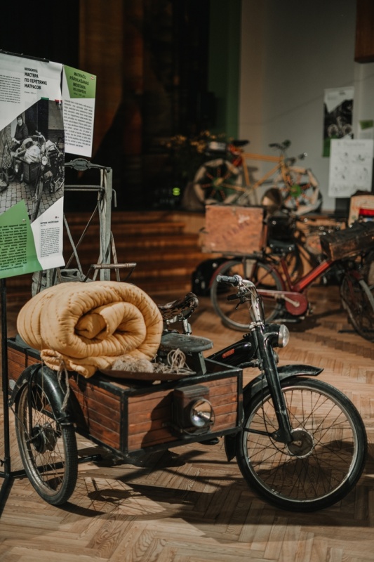 Sigulda vilina tūristus ar jaunu piedāvājumu - Retro velo izstādi. Foto: Ginta Zīverte 292242