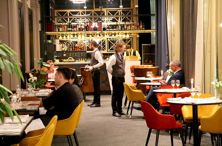 Rīgā atver jaunu augstas klases restorānu «White House» un Travelnews.lv to izgaršo 100 eiro vērtībā Rīgā atver jaunu augstas klases restorānu «White House» un Travelnews.lv to izgaršo 100 eiro vērtībā 292779
