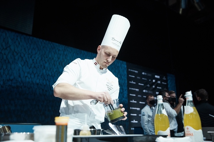 Latvijas pavāra Dināra Zvidriņa dalība Tallinas pavāru konkursā «Bocuse dor Europe 2020». Foto: bocusedor.com Latvijas pavāra Dināra Zvidriņa dalība Tallinas pavāru konkursā «Bocuse dor Europe 2020». Foto: bocusedor.com 292883