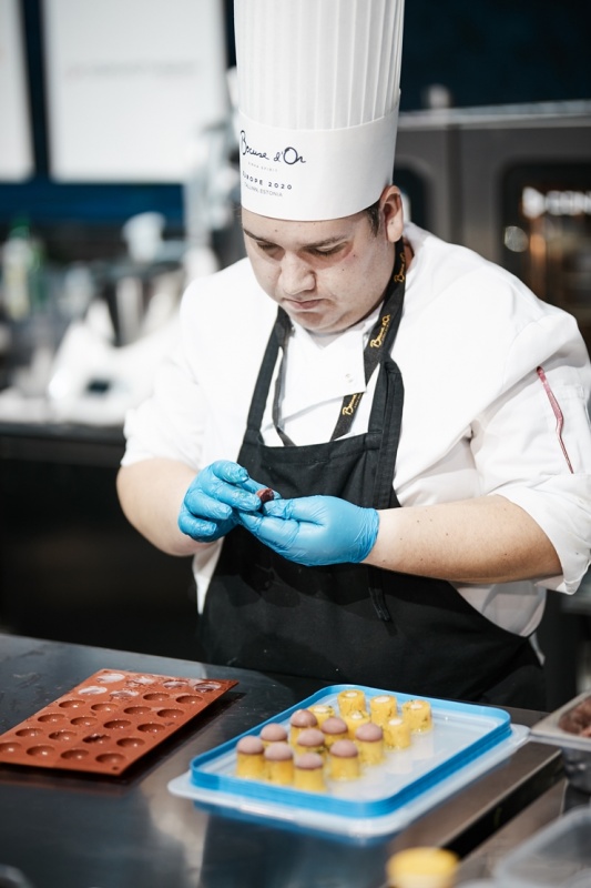 Latvijas pavāra Dināra Zvidriņa dalība Tallinas pavāru konkursā «Bocuse dor Europe 2020». Foto: bocusedor.com Latvijas pavāra Dināra Zvidriņa dalība Tallinas pavāru konkursā «Bocuse dor Europe 2020». Foto: bocusedor.com 292895