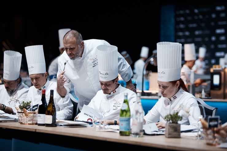 Latvijas pavāra Dināra Zvidriņa dalība Tallinas pavāru konkursā «Bocuse dor Europe 2020». Foto: bocusedor.com Latvijas pavāra Dināra Zvidriņa dalība Tallinas pavāru konkursā «Bocuse dor Europe 2020». Foto: bocusedor.com 292938