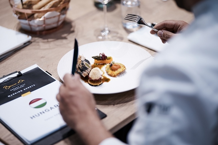 Latvijas pavāra Dināra Zvidriņa dalība Tallinas pavāru konkursā «Bocuse dor Europe 2020». Foto: bocusedor.com Latvijas pavāra Dināra Zvidriņa dalība Tallinas pavāru konkursā «Bocuse dor Europe 2020». Foto: bocusedor.com 292940