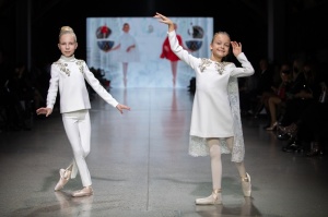 Rīgas modes nedēļa «Riga Fashion Week» piedāvā bērnu apģērbu kolekciju BARONESSA 