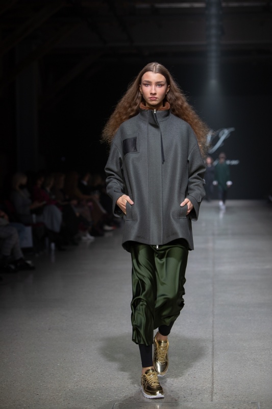 Rīgas modes nedēļa «Riga Fashion Week» piedāvā jauniešu apģērbu kolekciju NATALIJA JANSONE. Foto: Mark Litvyakov Rīgas modes nedēļa «Riga Fashion Week» piedāvā jauniešu apģērbu kolekciju NATALIJA JANSONE. Foto: Mark Litvyakov 293485