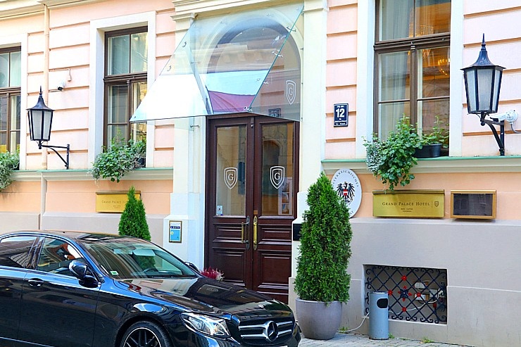 Travelnews.lv apciemo Vecrīgas viesnīcu «Grand Palace Hotel» un ietur vieglu maltīti pie šefpavāra Denisa Ivankova Travelnews.lv apciemo Vecrīgas viesnīcu «Grand Palace Hotel» un ietur vieglu maltīti pie šefpavāra Denisa Ivankova 293611