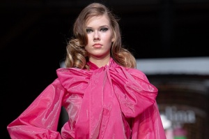 Rīgas modes nedēļa «Riga Fashion Week» piedāvā apģērbu kolekciju SELINA KEER