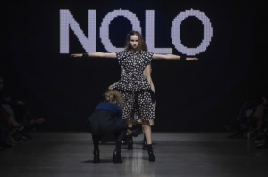 Rīgas modes nedēļa «Riga Fashion Week» piedāvā apģērbu kolekciju NOLO