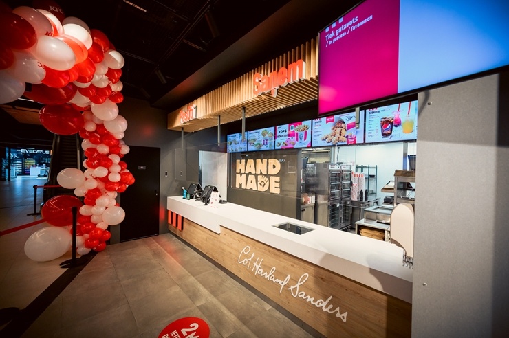 Rīgā durvis ver jauns KFC restorāns. Foto: Otto Strazds 294622