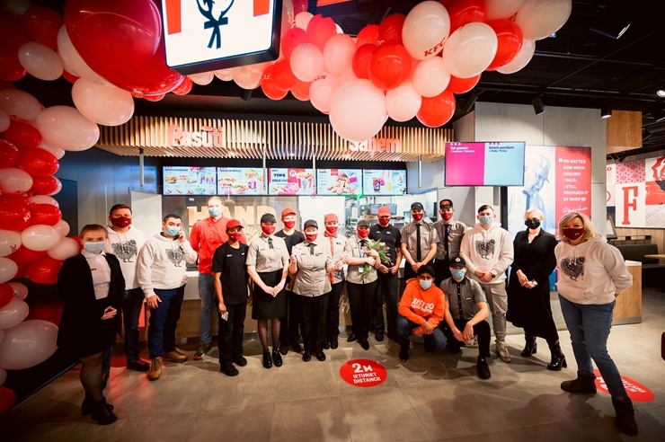 Rīgā durvis ver jauns KFC restorāns. Foto: Otto Strazds 294627