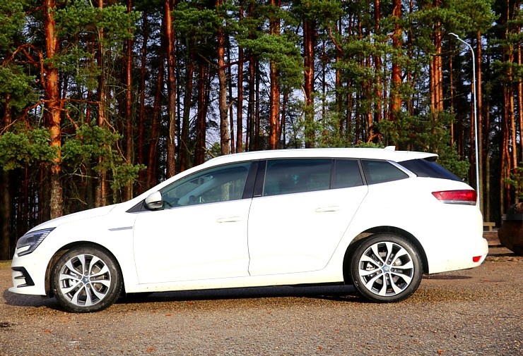 Travelnews.lv ar jauno «Renault Megane» ceļo uz Vidzemi, lai apskatītu Līču–Laņģu klintis pie Cēsīm Travelnews.lv ar jauno «Renault Megane» ceļo uz Vidzemi, lai apskatītu Līču–Laņģu klintis pie Cēsīm 294738